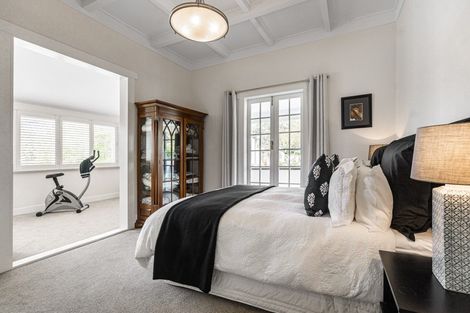 Photo of property in 1a Glen Road, Stanley Point, Auckland, 0624
