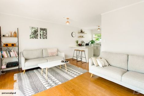 Photo of property in 3a/2 Kirrie Avenue, Te Atatu South, Auckland, 0610