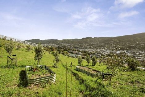 Photo of property in 125 Woodman Drive, Tawa, Wellington, 5028