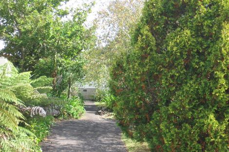 Photo of property in 28 Beaubank Road, Kelston, Auckland, 0602