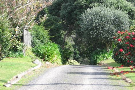 Photo of property in 32 Hahei Beach Road, Hahei, Whitianga, 3591
