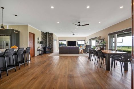 Photo of property in 80 Clearview Road, Lepperton, New Plymouth, 4373
