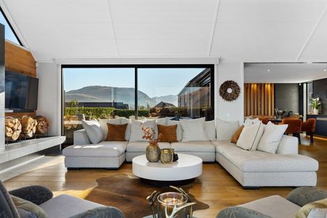 Photo of property in 8 Arran Lane, Jacks Point, Queenstown, 9371