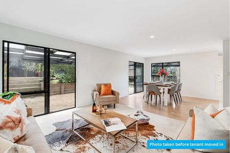 Photo of property in 1/1 Tern Place, Unsworth Heights, Auckland, 0632