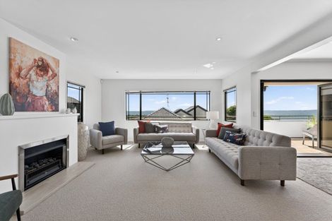 Photo of property in 5 Midway Avenue, Castor Bay, Auckland, 0620