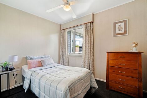 Photo of property in 4 Rixon Place, Te Atatu Peninsula, Auckland, 0610