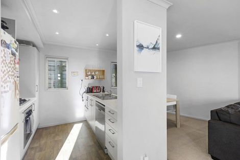 Photo of property in 8/16 Black Rock Road, Newlands, Wellington, 6037