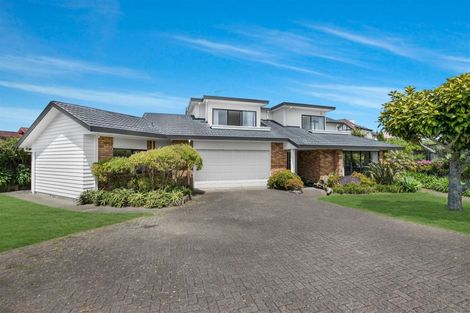 Photo of property in 8 Gillard Place, Eastern Beach, Auckland, 2012