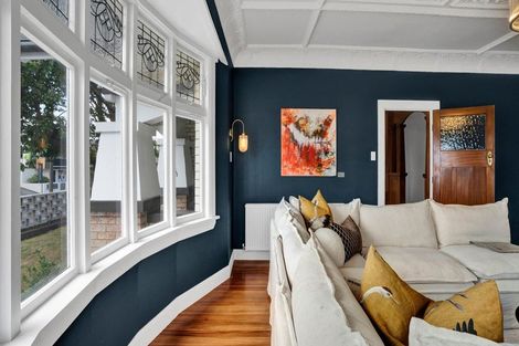 Photo of property in 10 Mangorei Road, Strandon, New Plymouth, 4312