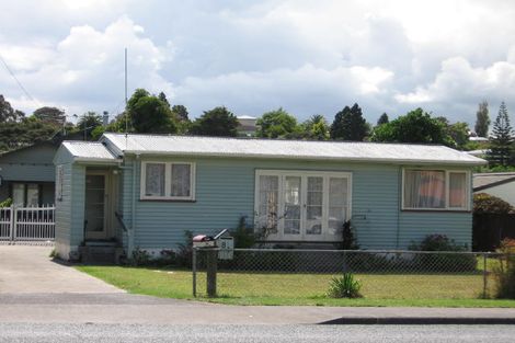 Photo of property in 81 Godley Road, Green Bay, Auckland, 0604