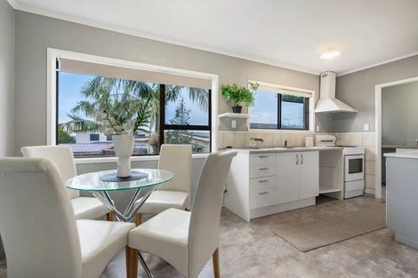 Photo of property in 1/6 Hinekohu Street, New Lynn, Auckland, 0600