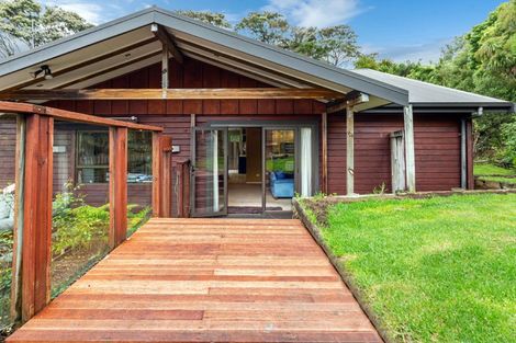 Photo of property in 233 Golf Road, Titirangi, Auckland, 0604