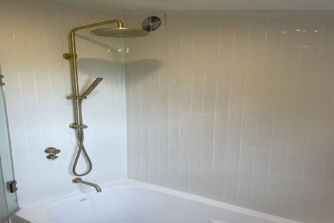 Photo of property in 60 Kauri Point Road, Laingholm, Auckland, 0604