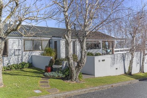 Photo of property in 10 Ridge Lane, New Plymouth, 4310