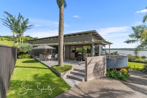 Photo of property in 24 Oxford Street, Whakapirau, Maungaturoto, 0583