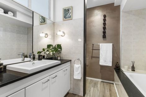 Photo of property in 5c The Esplanade, Eastern Beach, Auckland, 2012