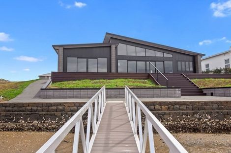 Photo of property in 14 Lady Jocelyn Place, Whitianga, 3510