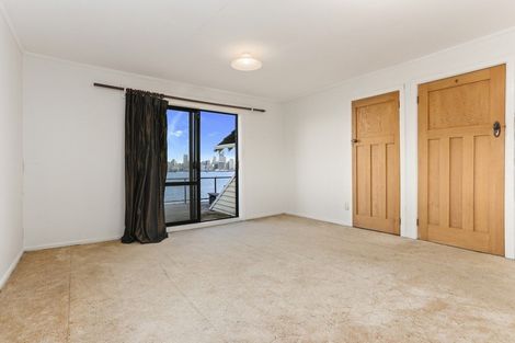 Photo of property in 5 Stanley Point Road, Stanley Point, Auckland, 0624