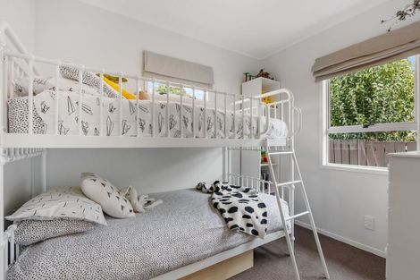 Photo of property in 12 Katrina Place, Massey, Auckland, 0614