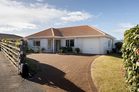Photo of property in 17 Balmacewen Place, Mount Maunganui, 3116