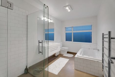 Photo of property in 2 Rayner Way, Glen Avon, New Plymouth, 4312