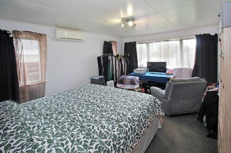 Photo of property in 82 Grove Road, Papakura, 2110