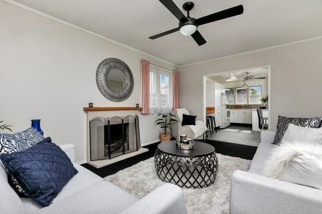 Photo of property in 16 Patts Avenue, Glendene, Auckland, 0602