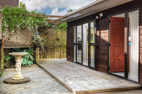 Photo of property in 7 Juneau Place, Glendene, Auckland, 0602