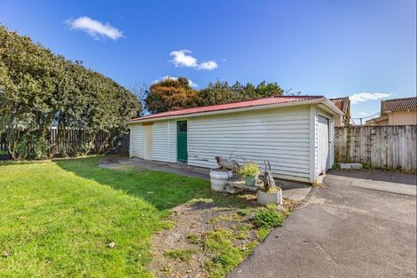 Photo of property in 13 Kings Drive, Levin, 5510