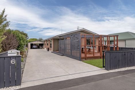 Photo of property in 6 Farnborough Street, Aranui, Christchurch, 8061