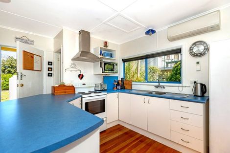 Photo of property in 3 Katrin Place, Mahia, 4198