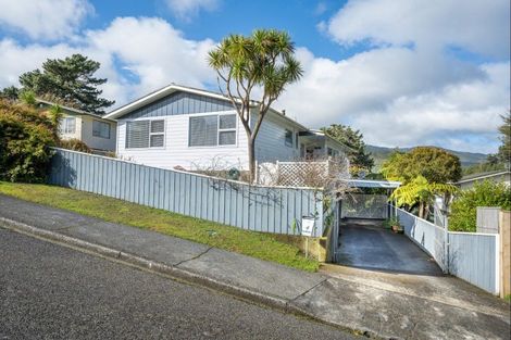 Photo of property in 4 Lincoln Grove, Wainuiomata, Lower Hutt, 5014
