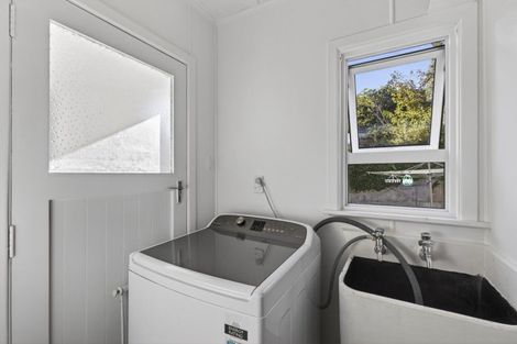 Photo of property in 15 Simons Street, Moturoa, New Plymouth, 4310
