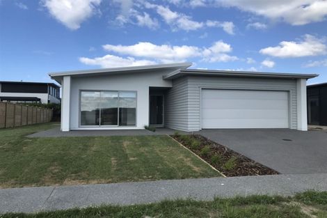 Photo of property in 11 Awatira Drive, Papamoa Beach, Papamoa, 3118