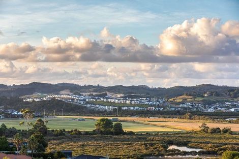 Photo of property in 3 Veronica Close, Red Beach, 0932