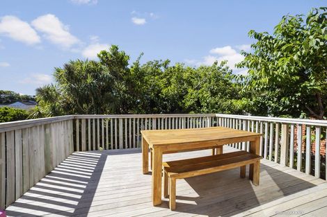 Photo of property in 22 Ranui Crescent, Khandallah, Wellington, 6035