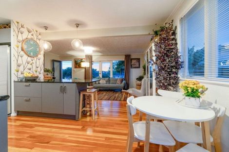 Photo of property in 8 Murray Road, Te Atatu Peninsula, Auckland, 0610