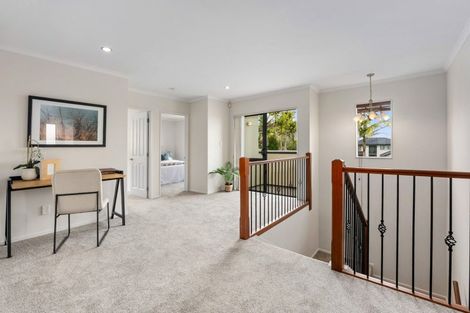 Photo of property in 8 Mulu Place, Fairview Heights, Auckland, 0632
