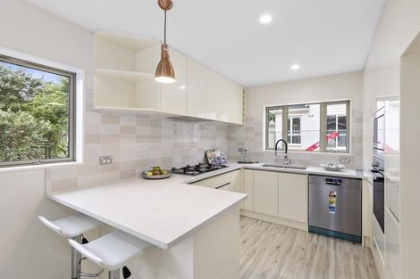 Photo of property in 30a Dolbear Street, Titirangi, Auckland, 0604