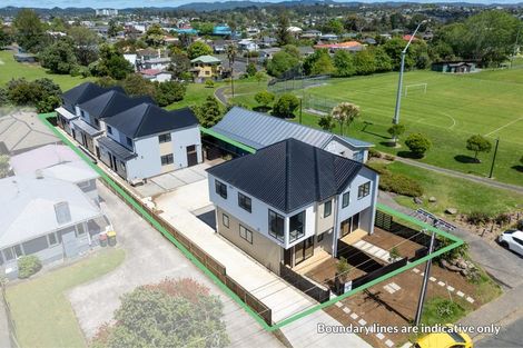 Photo of property in 2/18 Albert Road, Kelston, Auckland, 0602