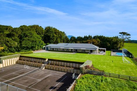 Photo of property in 80 Clearview Road, Lepperton, New Plymouth, 4373