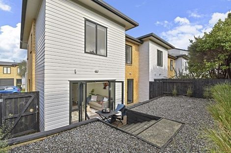 Photo of property in 14 Verdale Circle, Glen Eden, Auckland, 0602