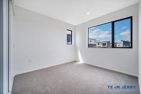 Photo of property in 1 Papauma Place, Papakura, 2110