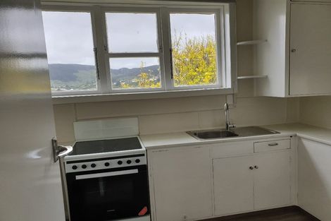 Photo of property in 8 Hampton Hill Road, Tawa, Wellington, 5028