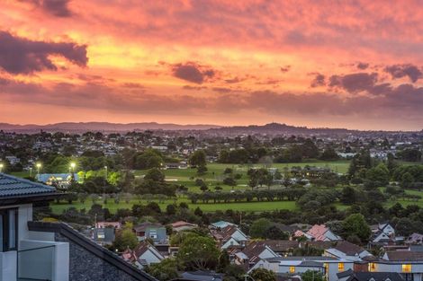 Photo of property in 35 Mccahill Views, Botany Downs, Auckland, 2010