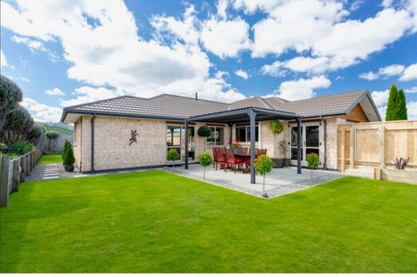 Photo of property in 18 Mcewen Crescent, Riverstone Terraces, Upper Hutt, 5018