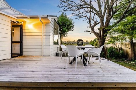 Photo of property in 40 Queen Mary Avenue, New Lynn, Auckland, 0600