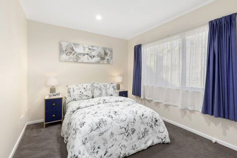 Photo of property in 49a Lyndfield Lane, Newlands, Wellington, 6037