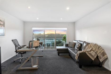 Photo of property in 75 Kittiwake Drive, Schnapper Rock, Auckland, 0632
