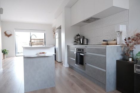 Photo of property in 9 Podgora Avenue, Kumeu, 0810